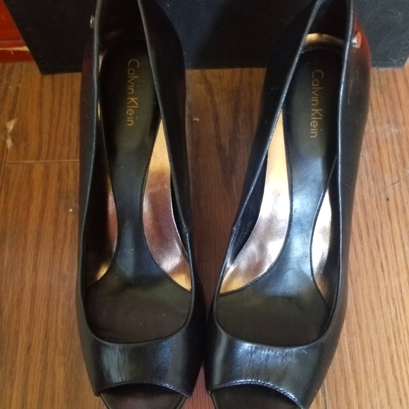 Calvin Klein black leather pumps - Picture 1 of 6